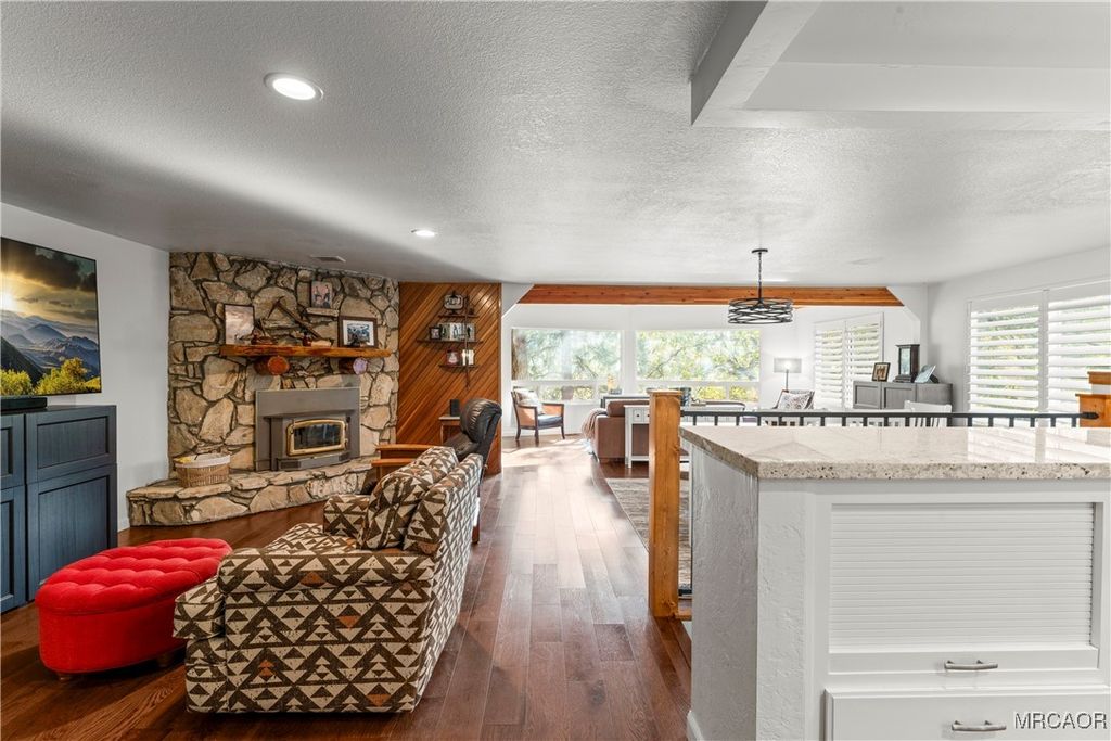 Photo of 221 Darfo Drive, Crestline, CA 92325 (MLS # 32502427)