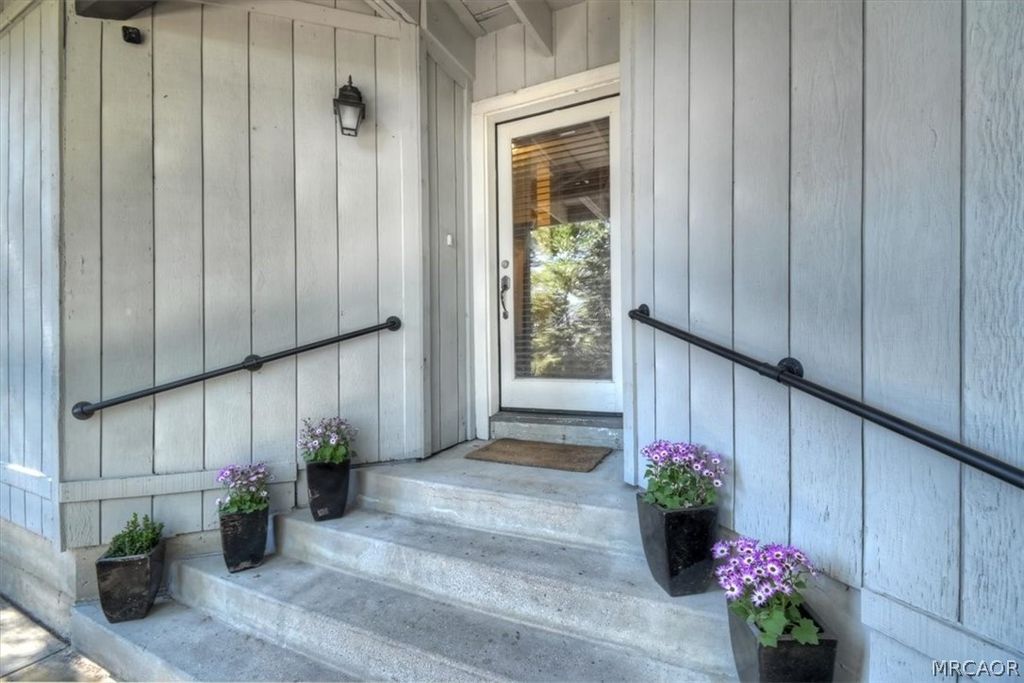 Photo of 24607 Altdorf Drive, Crestline, CA 92325 (MLS # 32600620)