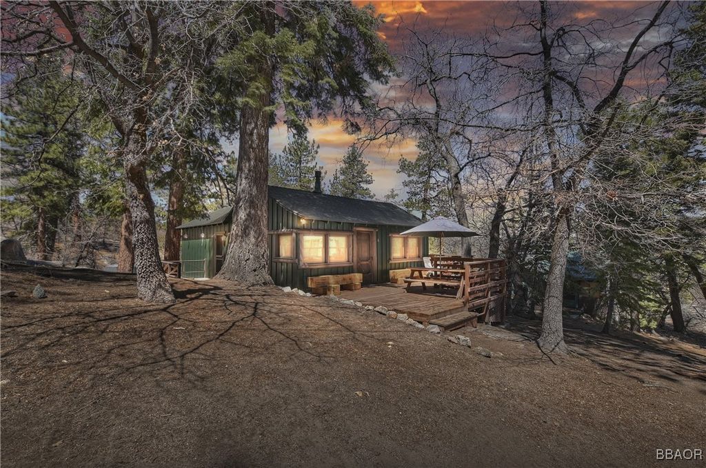 Photo of 76 Metcalf Creek, Big Bear Lake, CA 92315 (MLS # 32500913)