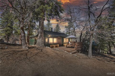 Photo of 76 Metcalf Creek, Big Bear Lake, CA 92315 (MLS # 32500913)