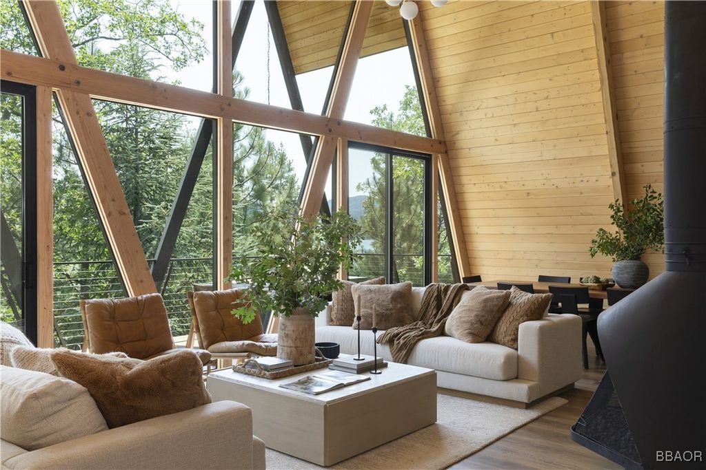 Photo of 27592 West Shore Road, Lake Arrowhead, CA 92352 (MLS # 32501908)