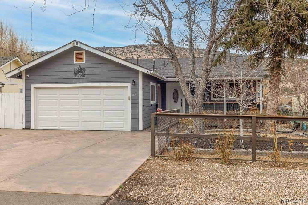 Photo of 813 Elysian Boulevard, Big Bear City, CA 92314 (MLS # 32600329)