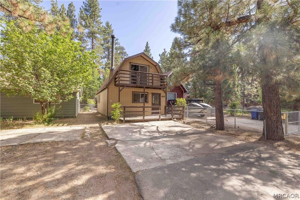 Photo of 1016 Robinhood Boulevard, Big Bear City, CA 92314 (MLS # 32601642)