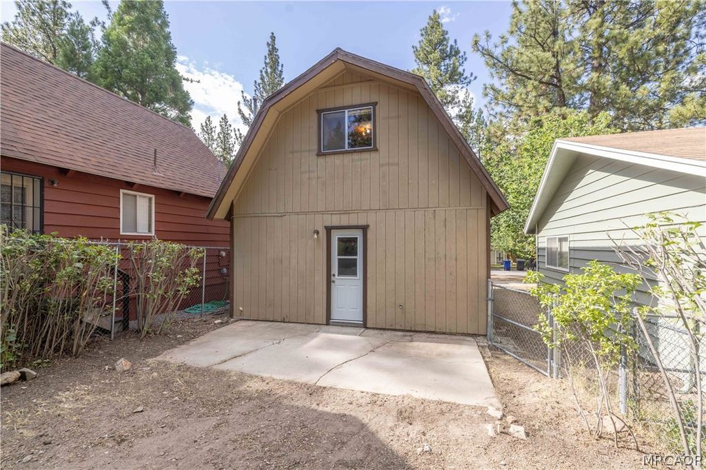 Photo of 1016 Robinhood Boulevard, Big Bear City, CA 92314 (MLS # 32601642)
