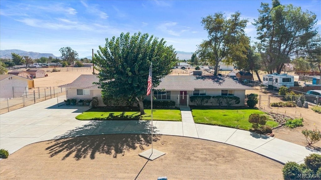 Photo of 14151 Hopi Road, Apple Valley, CA 92307 (MLS # 32602367)
