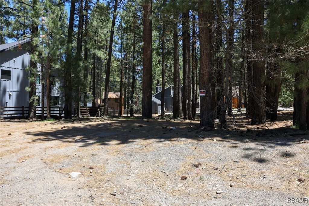 Photo of 689 Summit Boulevard, Big Bear Lake, CA 92315 (MLS # 32501318)
