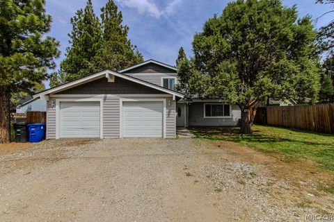 Photo of 870 Ash Lane, Big Bear City, CA 92314 (MLS # 32600985)