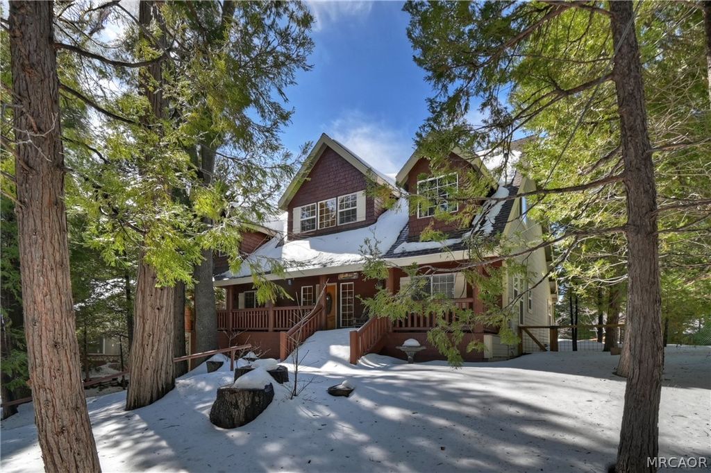 Photo of 28637 Shenandoah Drive, Lake Arrowhead, CA 92352 (MLS # 32600209)