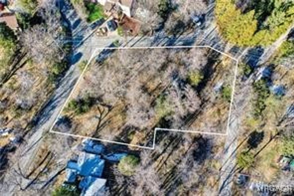 Photo of 0 Deer Way, Lake Arrowhead, CA 92352 (MLS # 32502307)