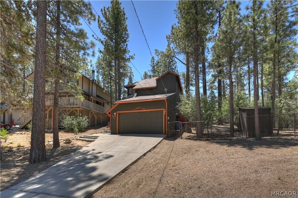 Photo of 904 Raleigh Drive, Big Bear City, CA 92314 (MLS # 32601192)