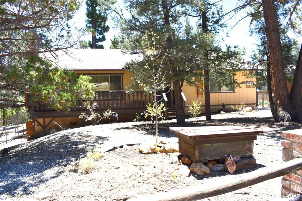 Photo of 1112 Mount Whitney Drive, Big Bear City, CA 92314 (MLS # 32501916)