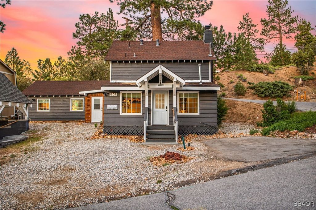 Photo of 801 Cameron Drive, Big Bear Lake, CA 92315 (MLS # 32501692)