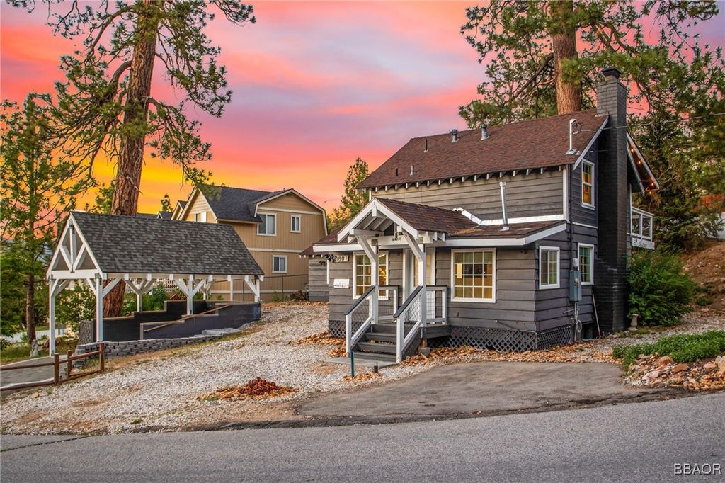Photo of 801 Cameron Drive, Big Bear Lake, CA 92315 (MLS # 32501692)