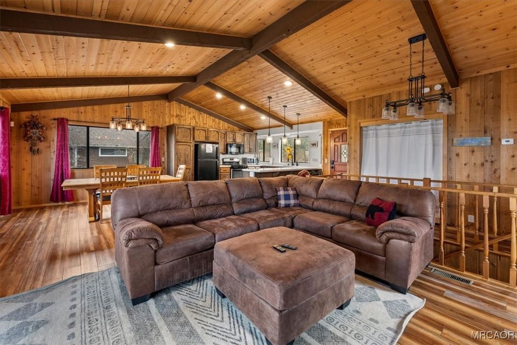 Photo of 1414 Klamath Road, Big Bear City, CA 92314 (MLS # 32600170)