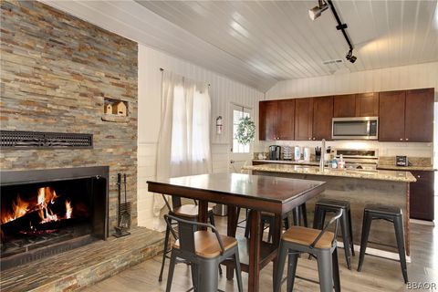 Photo of 986 Cameron Drive, Big Bear Lake, CA 92315 (MLS # 32300030)