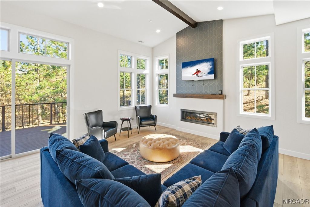 Photo of 885 Pine Meadow Court, Big Bear Lake, CA 92315 (MLS # 32502573)