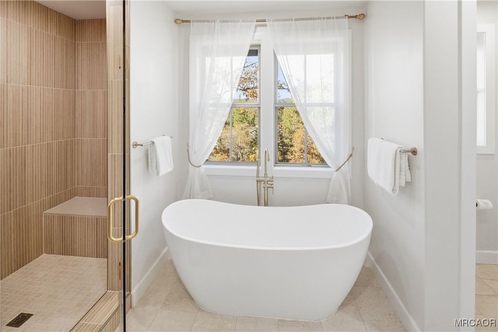 Photo of 885 Pine Meadow Court, Big Bear Lake, CA 92315 (MLS # 32502573)