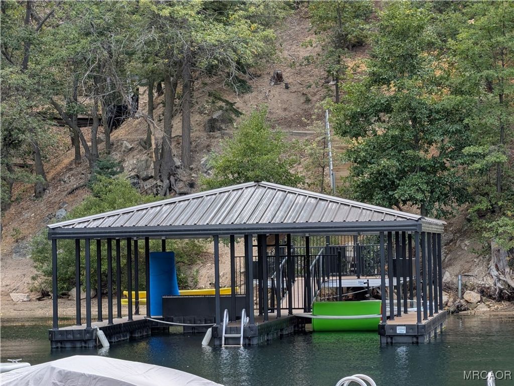 Photo of S 568 Hwy 173 #B, Lake Arrowhead, CA 92352 (MLS # 32502352)