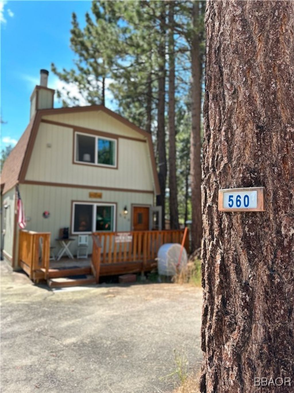 Photo of 560 Lakewood Lane, Big Bear Lake, CA 92315 (MLS # 32501170)