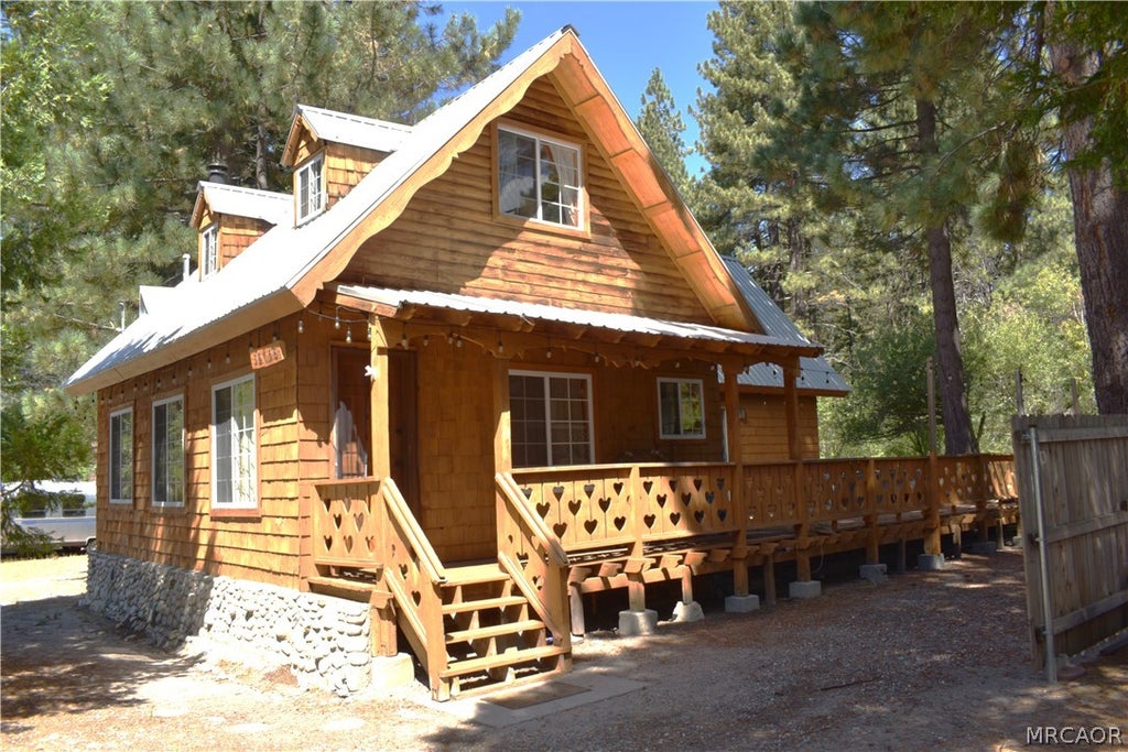 Photo of 33758 Meadow Lane, Green Valley Lake, CA 92341 (MLS # 32602352)