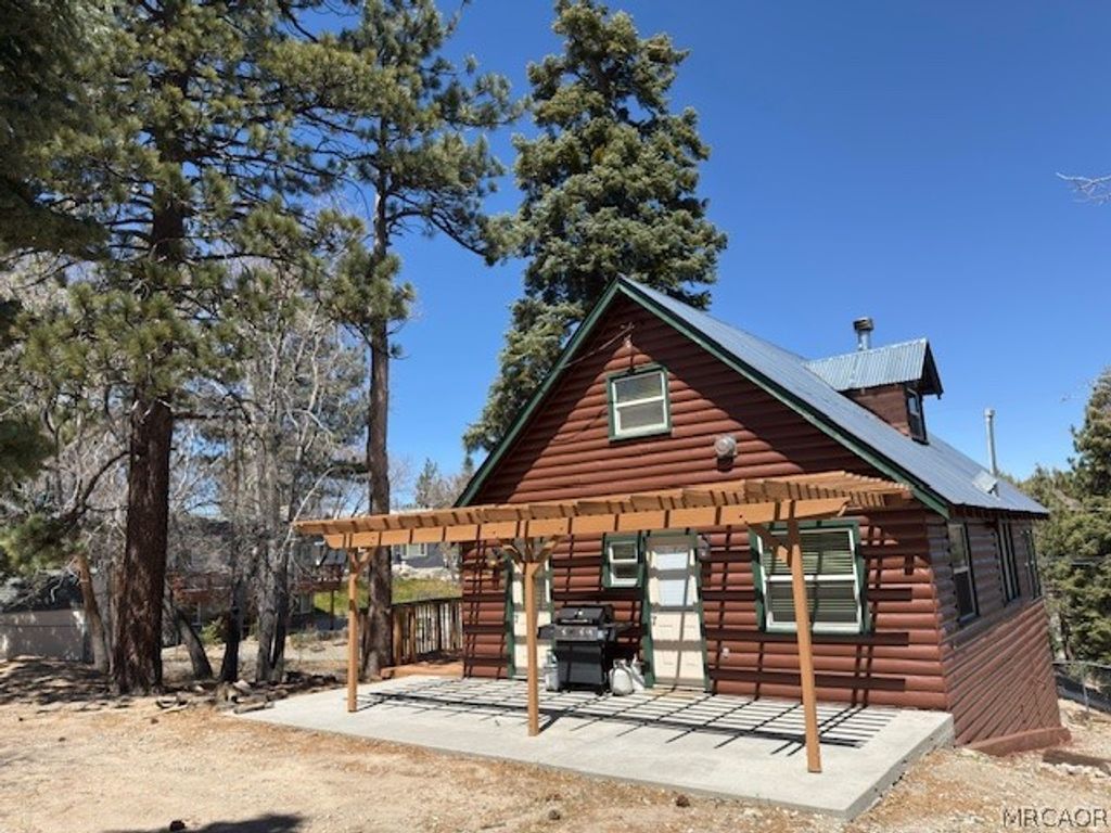 Photo of 32983 Canyon Drive, Green Valley Lake, CA 92341 (MLS # 32600789)