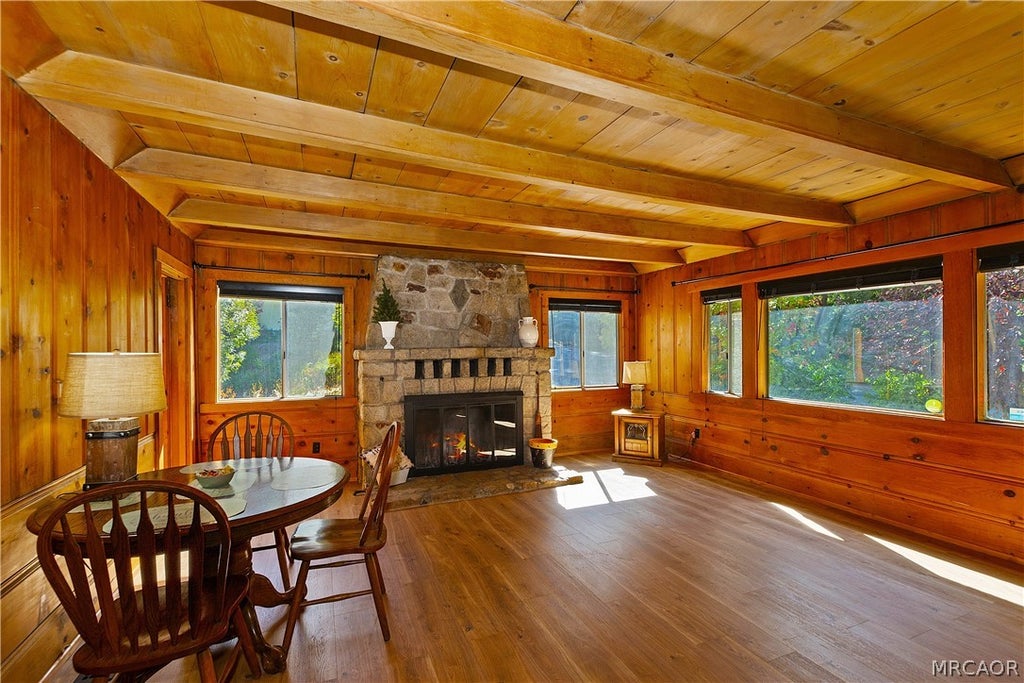 Photo of 863 Oak Road, Lake Arrowhead, CA 92386 (MLS # 32601780)