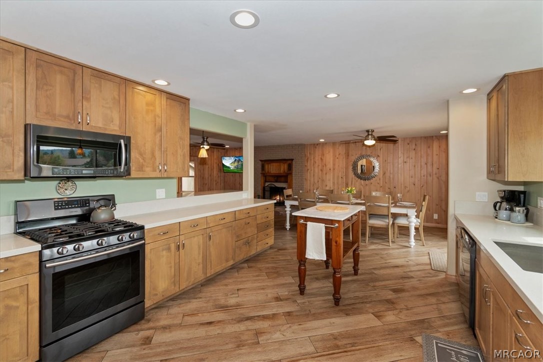 Big Bear Lake, California, 92315, United States, 4 Bedrooms Bedrooms, ,3 BathroomsBathrooms,Residential,Active,2037154