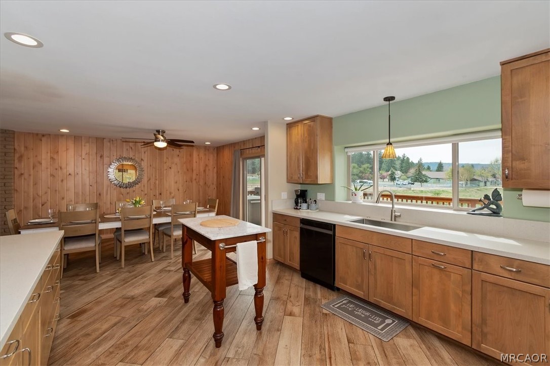 Big Bear Lake, California, 92315, United States, 4 Bedrooms Bedrooms, ,3 BathroomsBathrooms,Residential,Active,2037154