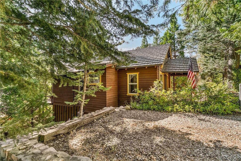Photo of 26481 Alpine Lane, Twin Peaks, CA 92391 (MLS # 32601098)