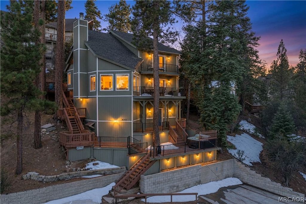 Photo of 852 Cameron Drive, Big Bear Lake, CA 92315 (MLS # 32600335)