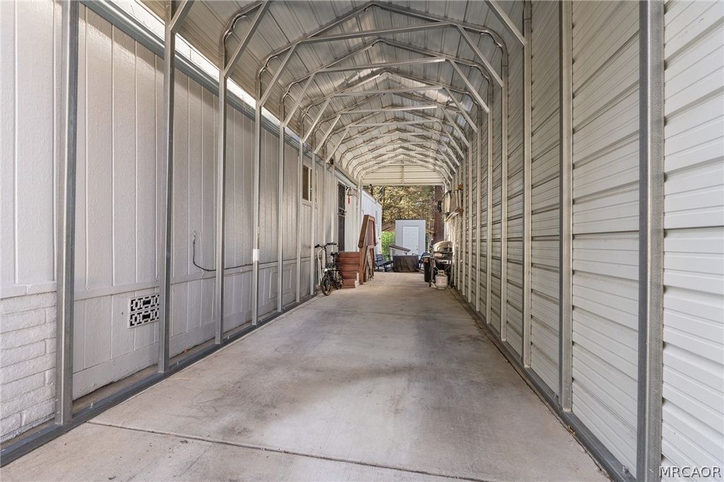 Photo of 475 Thrush Dr #9, Big Bear Lake, CA 92315 (MLS # 32600453)