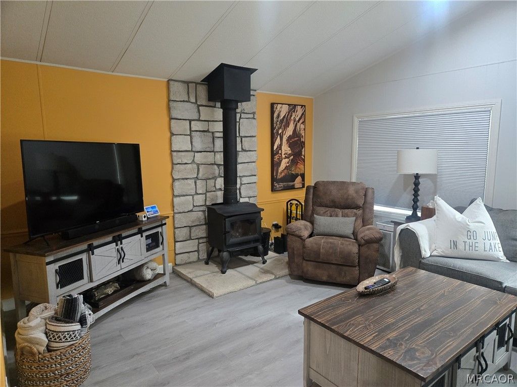 Photo of 475 Thrush, Big Bear Lake, CA 92315 (MLS # 32600453)