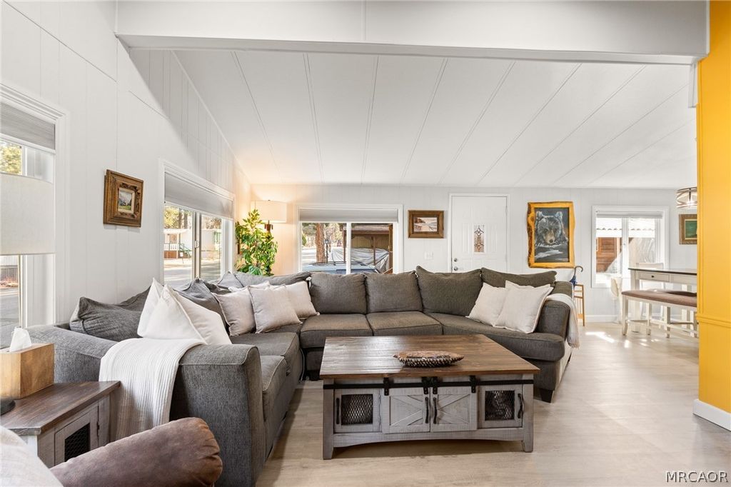 Photo of 475 Thrush Dr #9, Big Bear Lake, CA 92315 (MLS # 32600453)