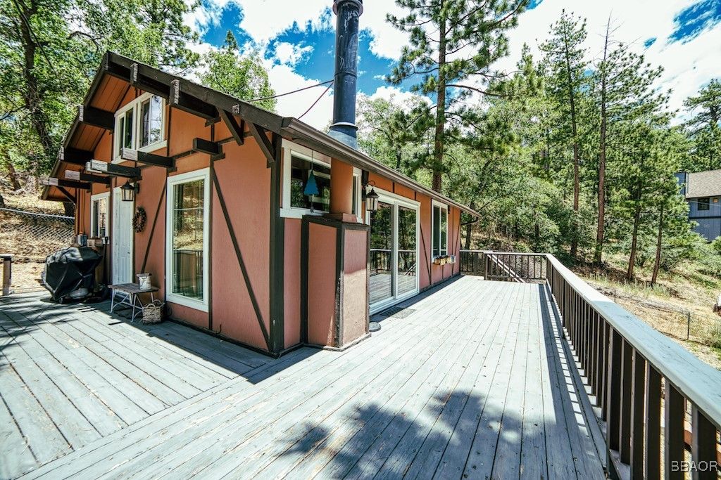 Photo of 43114 Monterey Street, Big Bear Lake, CA 92315 (MLS # 32501690)