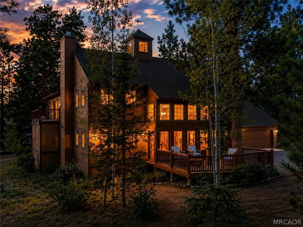 Photo of 42028 Sky View Ridge, Big Bear Lake, CA 92315 (MLS # 32601957)