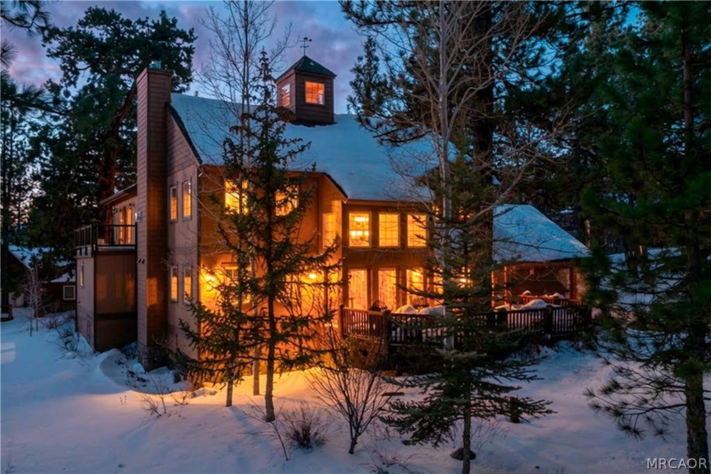 Photo of 42028 Sky View Ridge, Big Bear Lake, CA 92315 (MLS # 32601957)