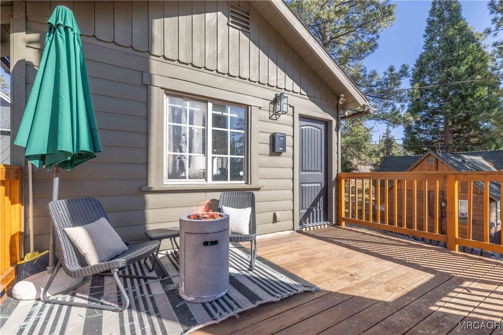 Photo of 579 Vista Lane, Big Bear Lake, CA 92315 (MLS # 32502207)