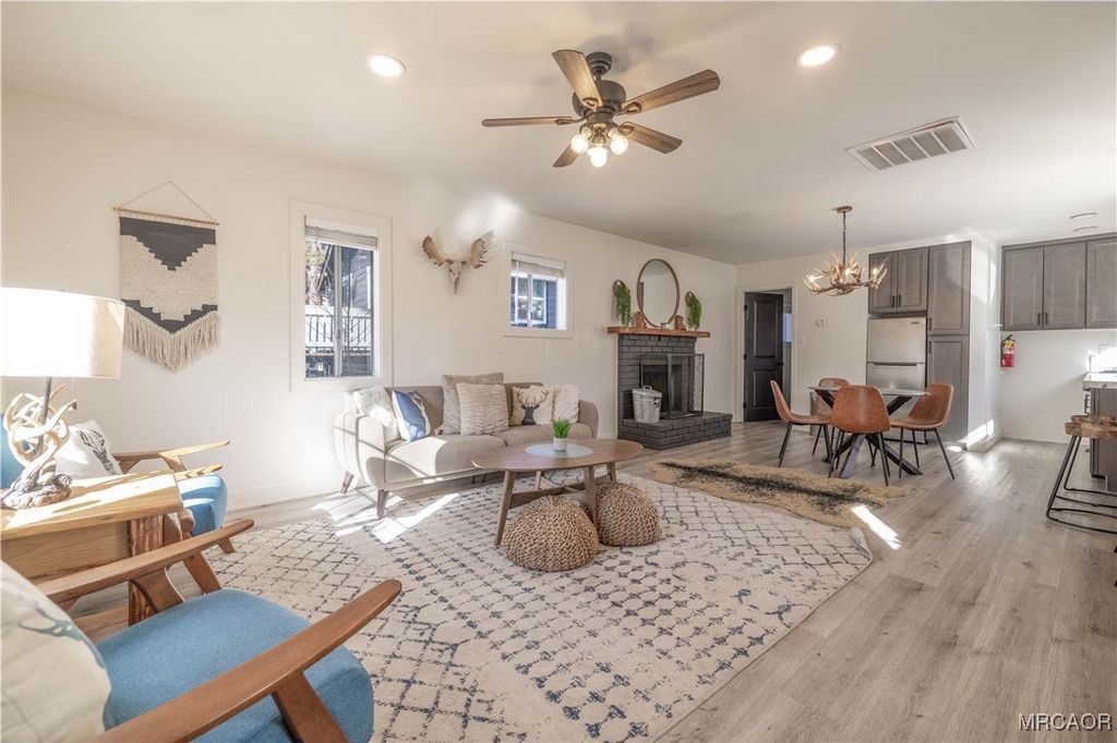 Photo of 579 Vista Lane, Big Bear Lake, CA 92315 (MLS # 32502207)
