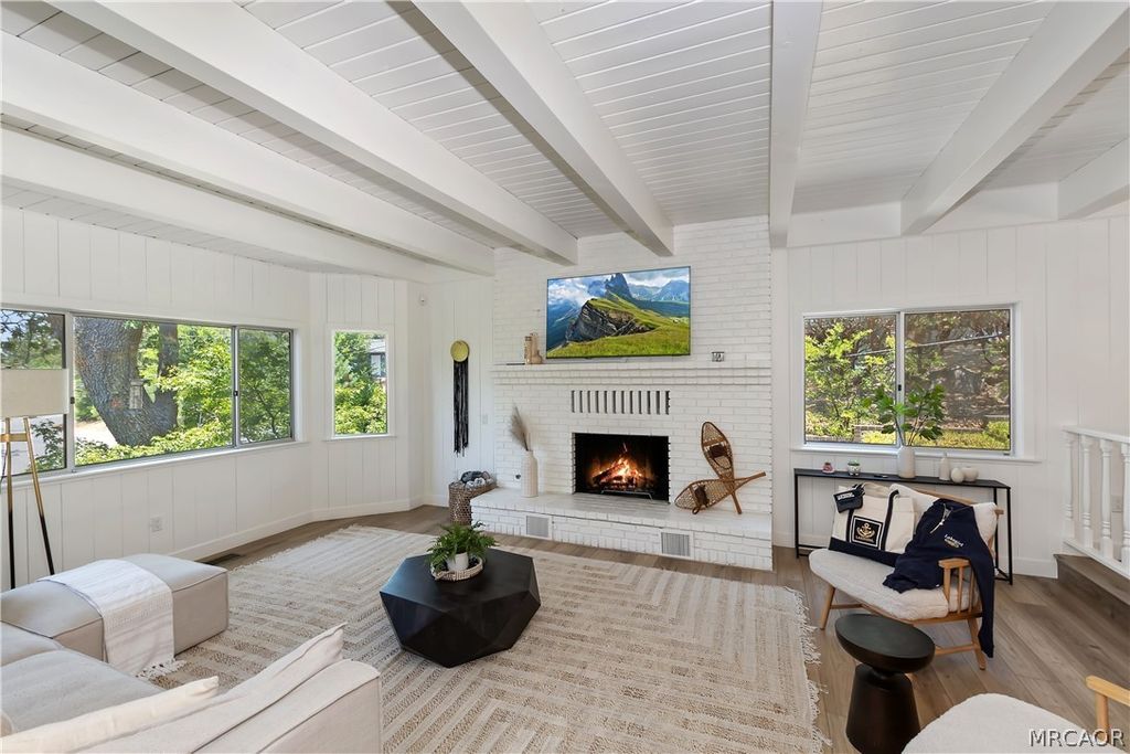 Photo of 1211 Yellowstone Drive, Lake Arrowhead, CA 92352 (MLS # 32600617)