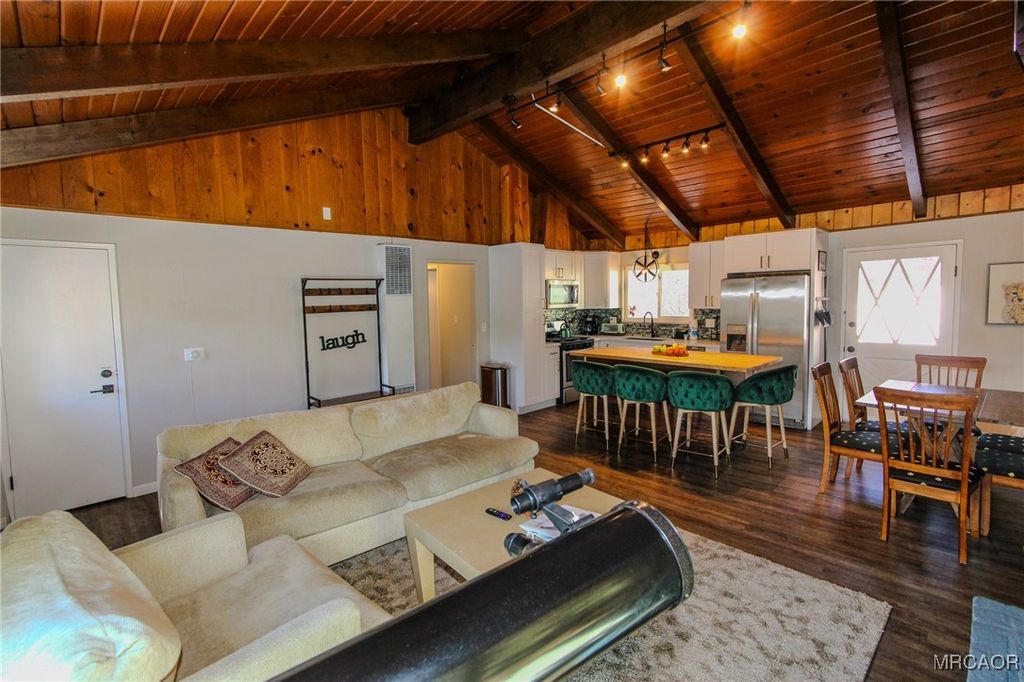 Photo of 42830 Cougar Road #Upper, Big Bear Lake, CA 92315 (MLS # 32502322)