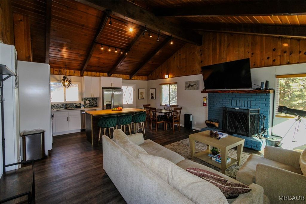 Photo of 42830 Cougar Road #Upper, Big Bear Lake, CA 92315 (MLS # 32502322)