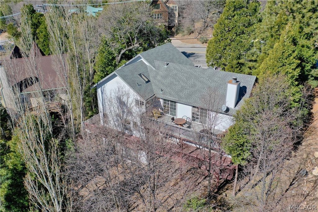 Photo of 27487 North Bay Road, Lake Arrowhead, CA 92352 (MLS # 32600501)