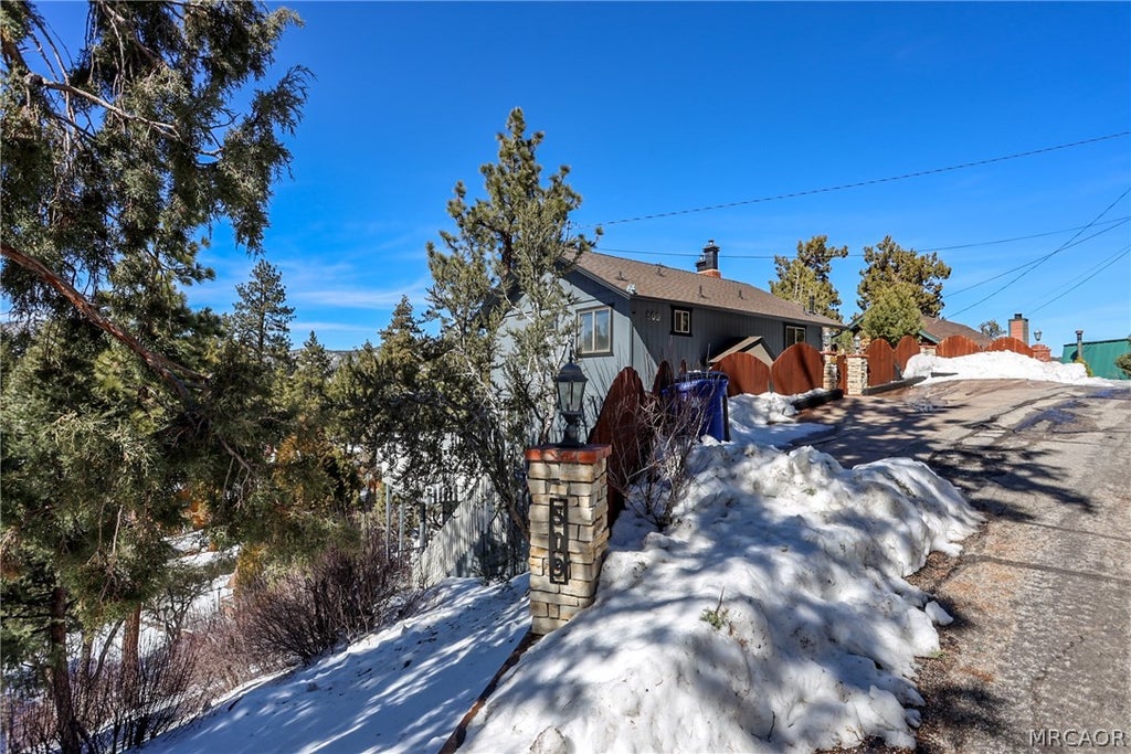 Photo of 509 Wallace Lane, Big Bear City, CA 92314 (MLS # 32600402)