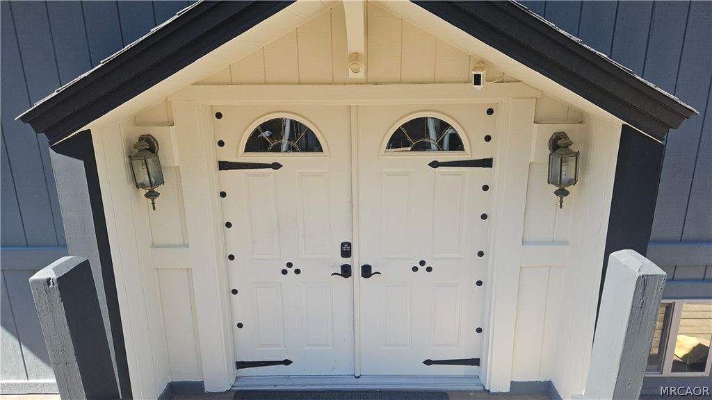 Photo of 509 Wallace Lane, Big Bear City, CA 92314 (MLS # 32600402)