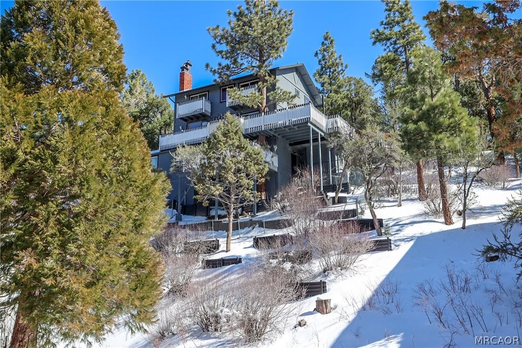Photo of 509 Wallace Lane, Big Bear City, CA 92314 (MLS # 32600402)