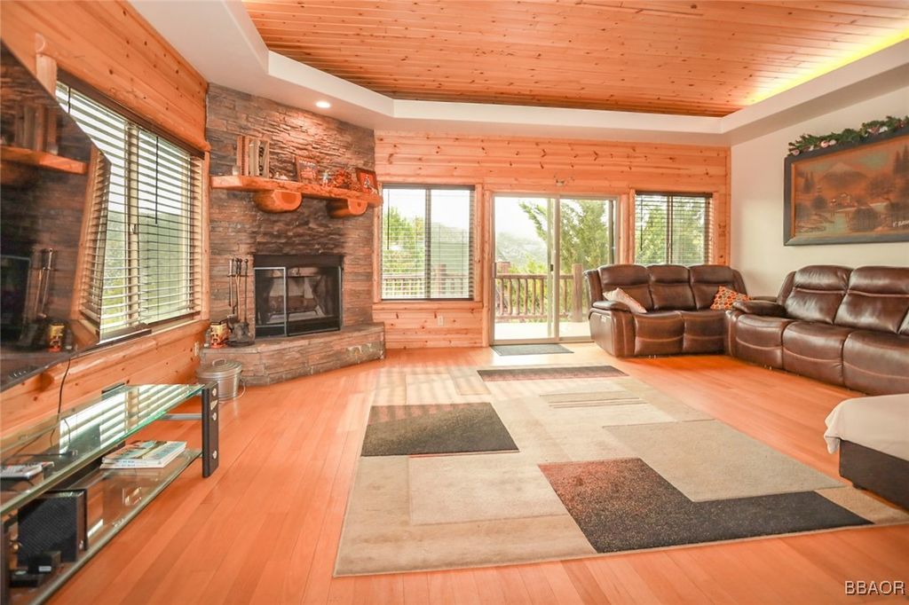 Photo of 351 Glenwood Drive, Big Bear Lake, CA 92315 (MLS # 32405959)