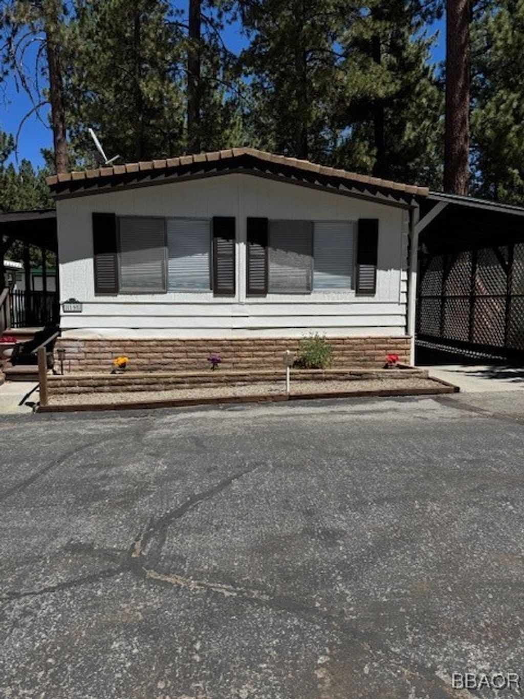Photo of 475 Thrush Dr #15, Big Bear Lake, CA 92315 (MLS # 32502126)