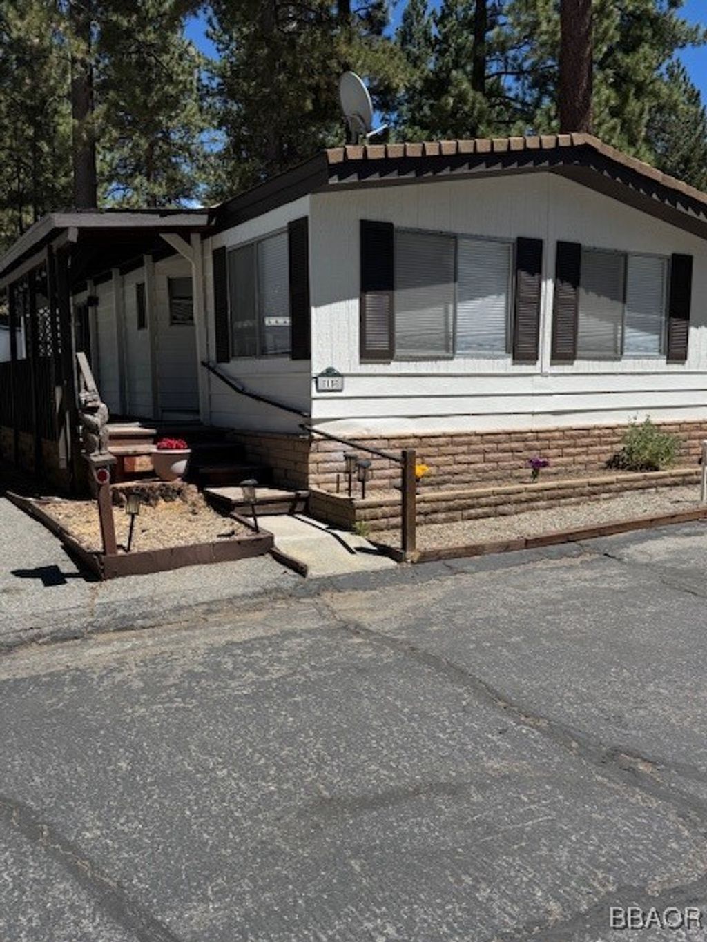 Photo of 475 Thrush Dr #15, Big Bear Lake, CA 92315 (MLS # 32502126)