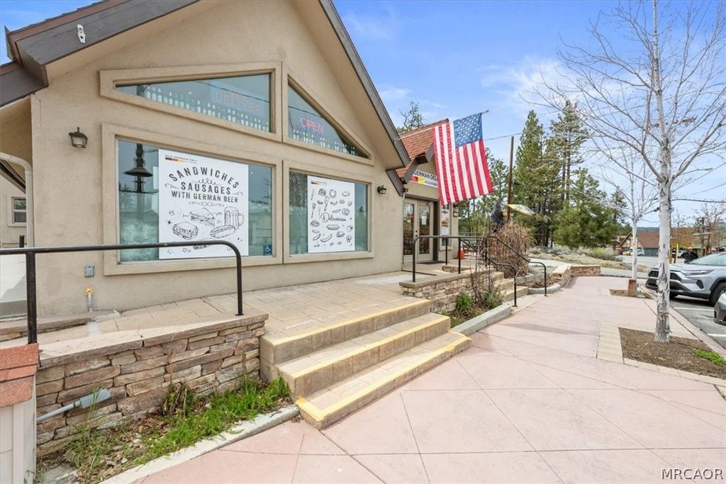 Photo of 40645 Village Drive, Big Bear Lake, CA 92315 (MLS # 32601043)