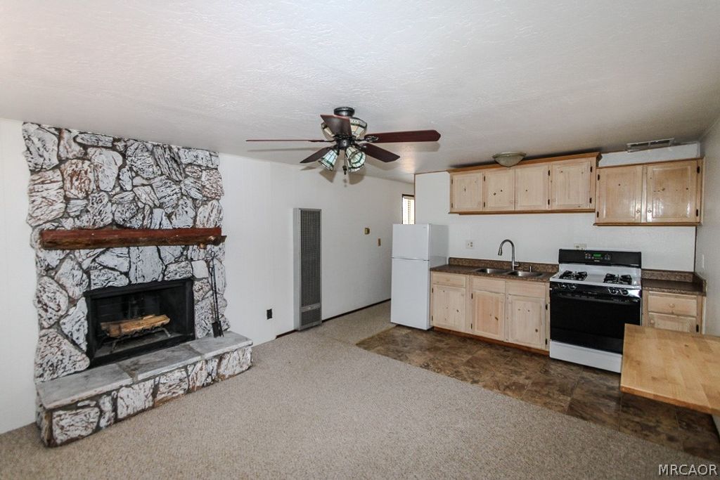 Photo of 595 Vista Avenue, Sugarloaf, CA 92386 (MLS # 32601704)